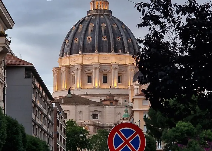 Domus Petrina I 400m Da San Pietro *